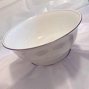 8" Round Vegetable Bowl
Federal Platinum
by LENOX china